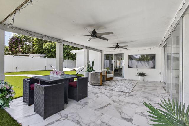 326 Alhambra Place, West Palm Beach, FL 33405