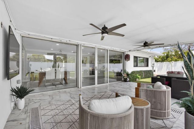 326 Alhambra Place, West Palm Beach, FL 33405