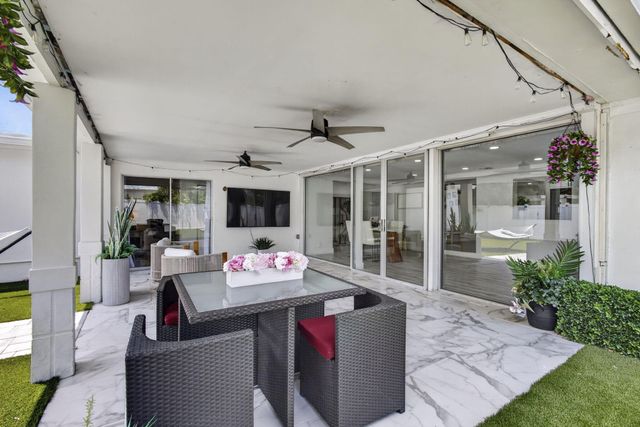326 Alhambra Place, West Palm Beach, FL 33405