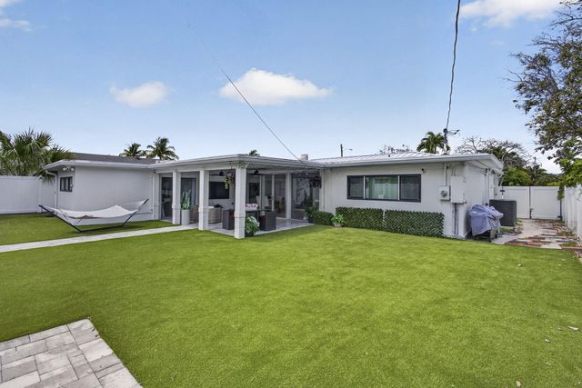326 Alhambra Place, West Palm Beach, FL 33405