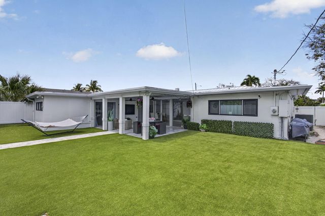 326 Alhambra Place, West Palm Beach, FL 33405