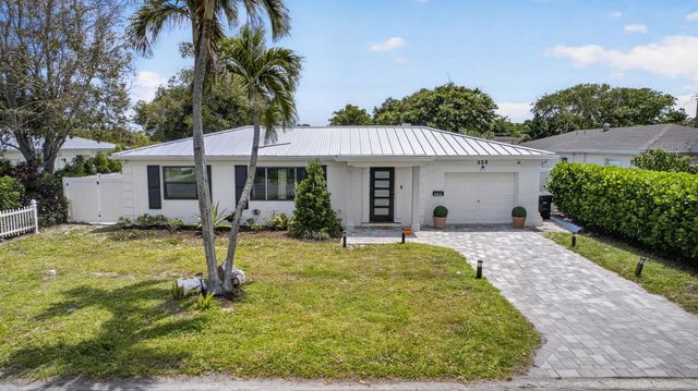 326 Alhambra Place, West Palm Beach, FL 33405