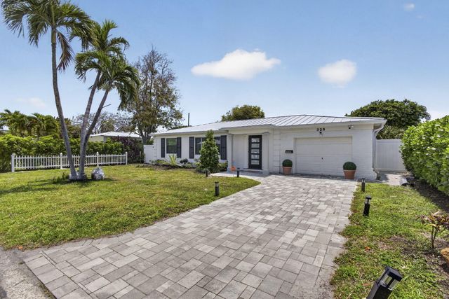 326 Alhambra Place, West Palm Beach, FL 33405