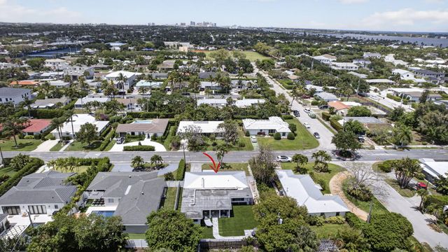 326 Alhambra Place, West Palm Beach, FL 33405