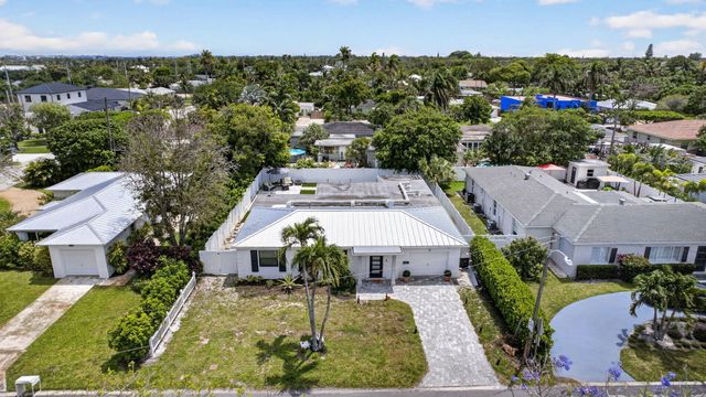 326 Alhambra Place, West Palm Beach, FL 33405