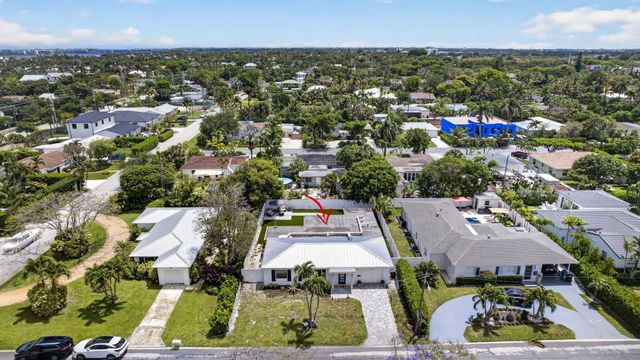 326 Alhambra Place, West Palm Beach, FL 33405