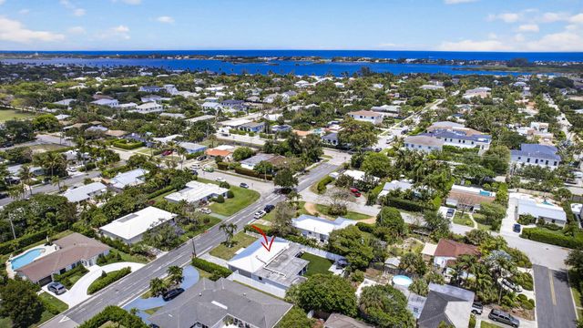 326 Alhambra Place, West Palm Beach, FL 33405