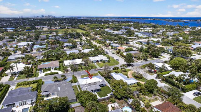 326 Alhambra Place, West Palm Beach, FL 33405