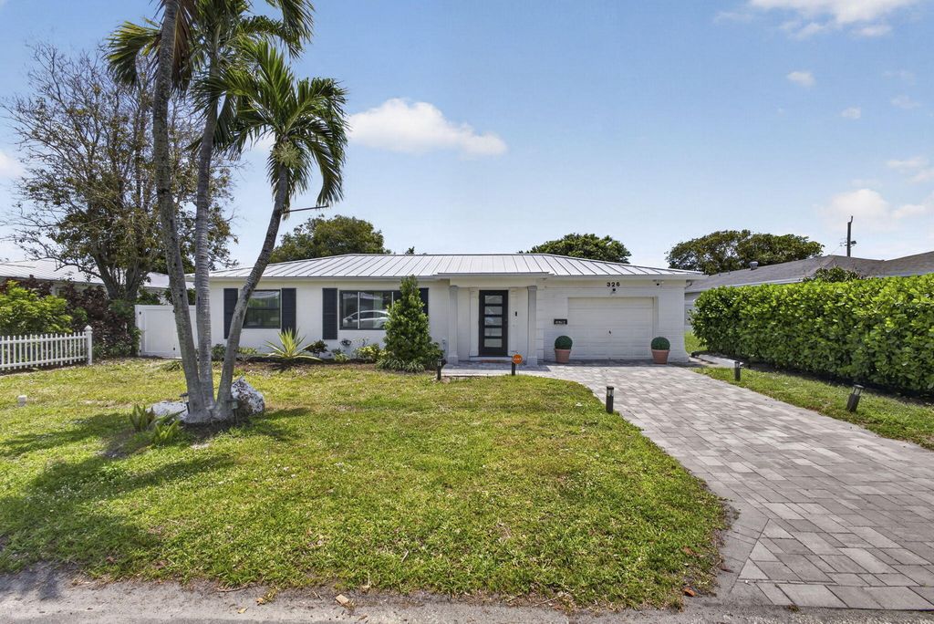 326 Alhambra Place, West Palm Beach, FL 33405