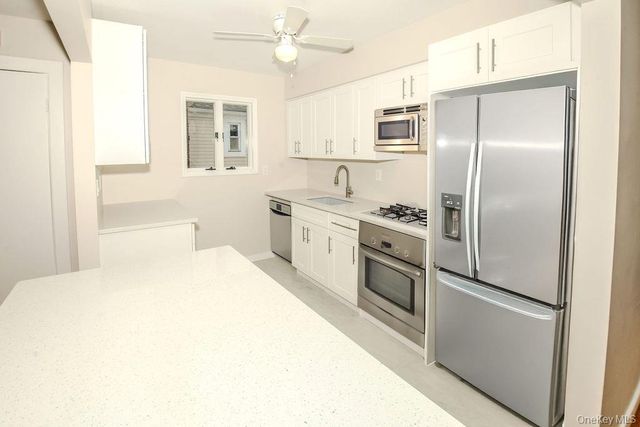 15 E Clearwater Road, Lindenhurst, NY 11757