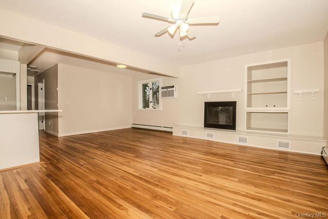 15 E Clearwater Road, Lindenhurst, NY 11757