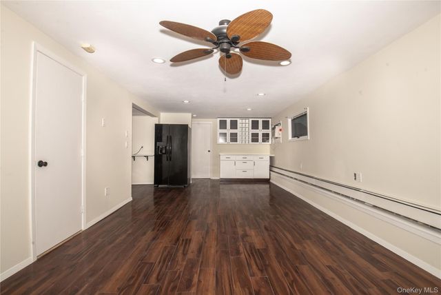 15 E Clearwater Road, Lindenhurst, NY 11757