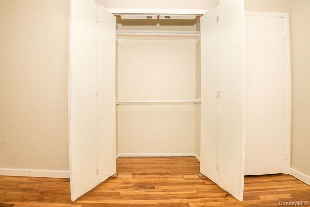 15 E Clearwater Road, Lindenhurst, NY 11757