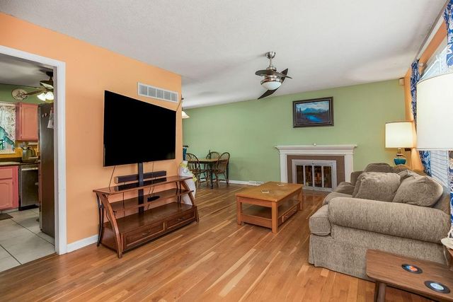 13250 Park Hills Drive, Grandview, MO 64030