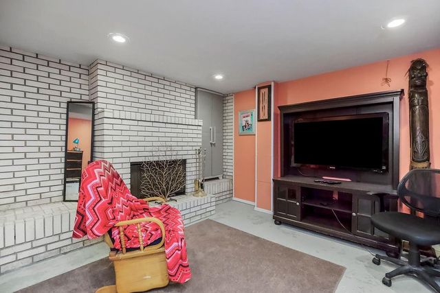 13250 Park Hills Drive, Grandview, MO 64030