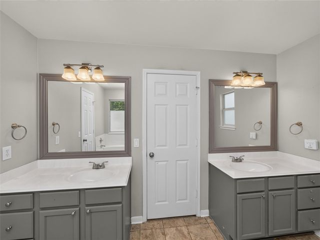 815 Lantana LN, Leander, TX 78641