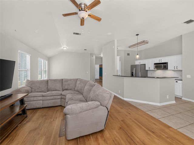 815 Lantana LN, Leander, TX 78641