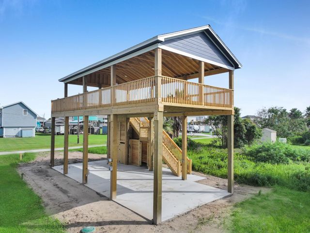 151 Bud Drive, Crystal Beach, TX 77650