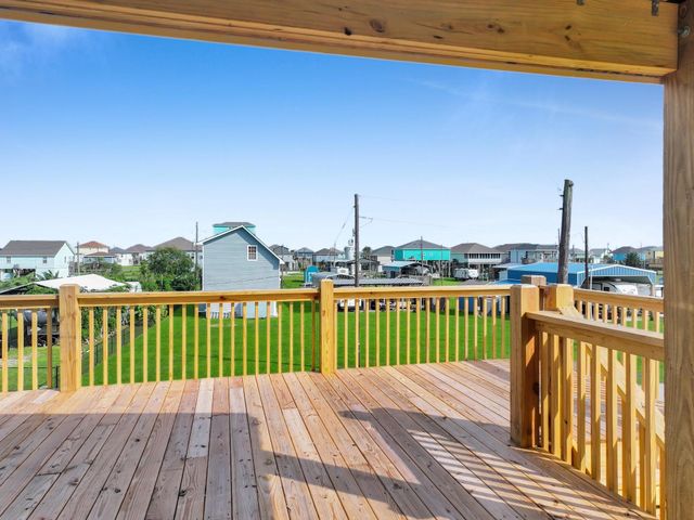 151 Bud Drive, Crystal Beach, TX 77650