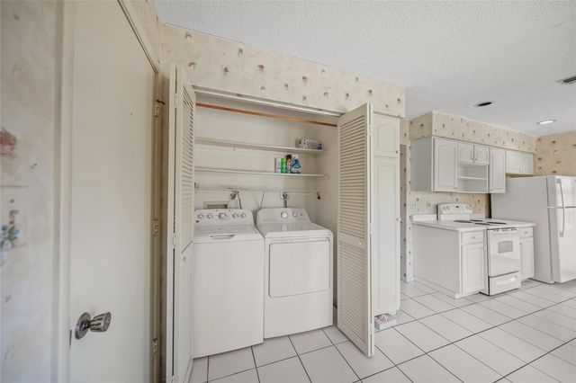 4113 CARRIAGE DRIVE 24, Sarasota, FL 34241