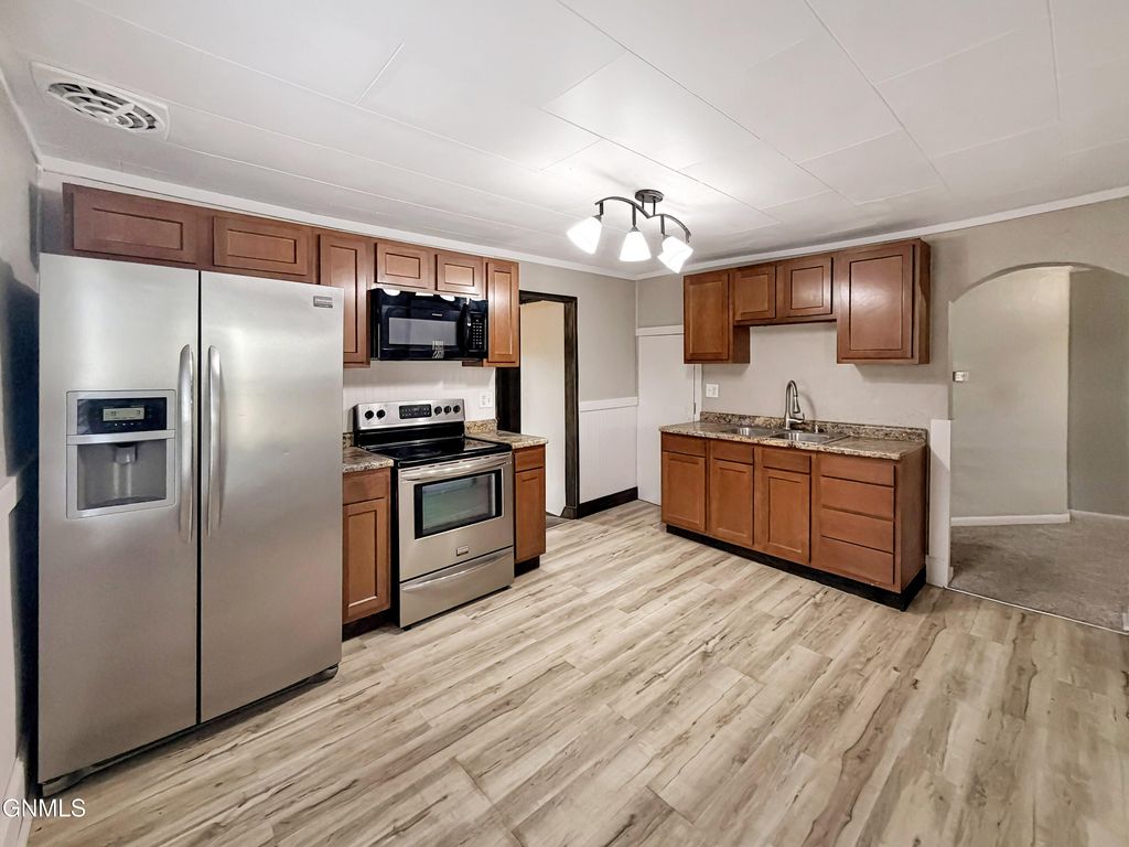 605 W Broadway, Williston, ND 58801 photo 4