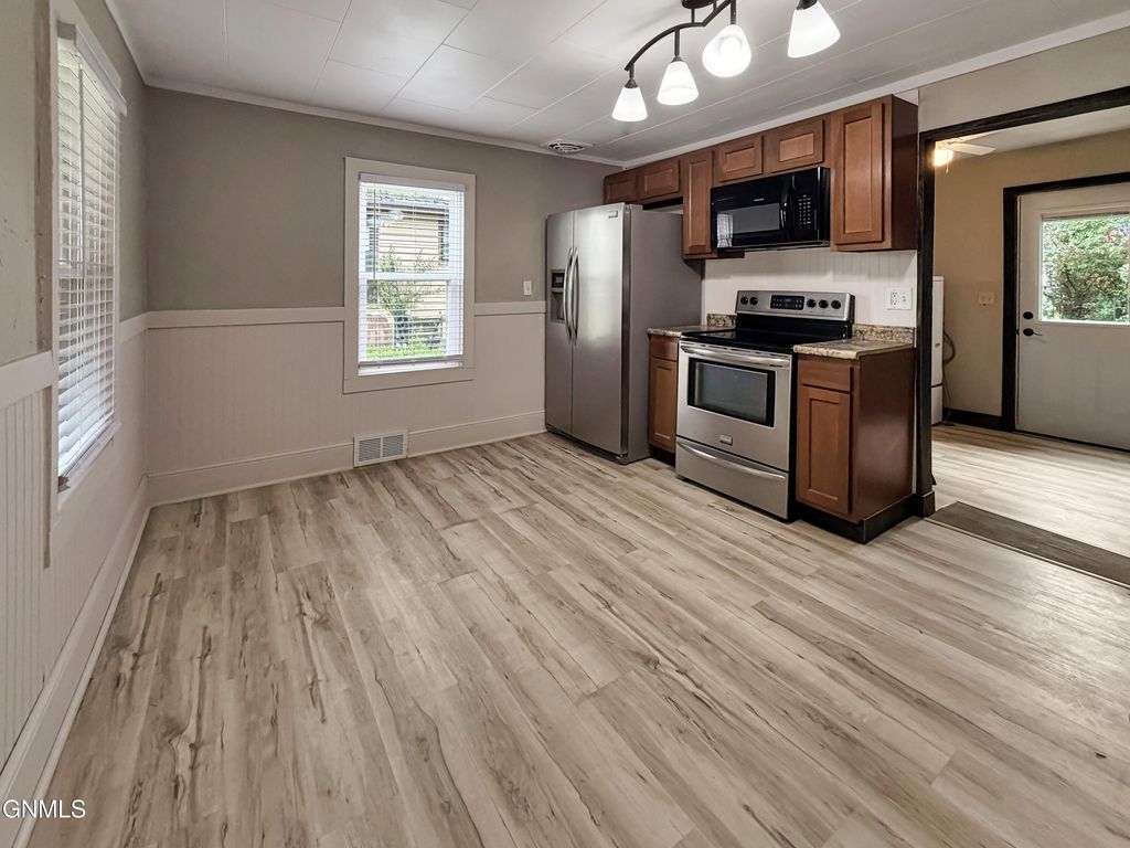605 W Broadway, Williston, ND 58801 photo 5