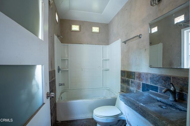 5007 Los Robles Street, Los Angeles, CA 90041