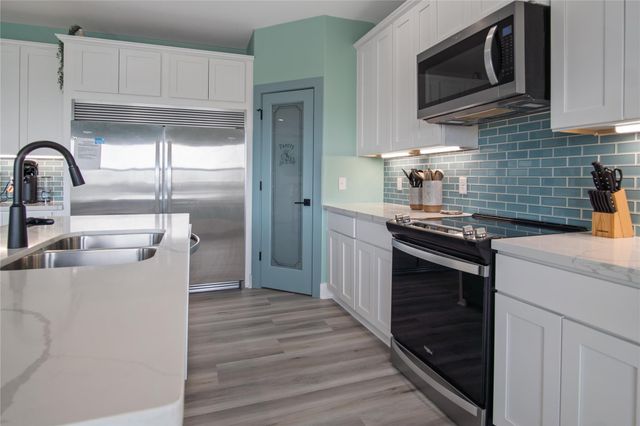 812 S Crystal Beach Road, Crystal Beach, TX 77650