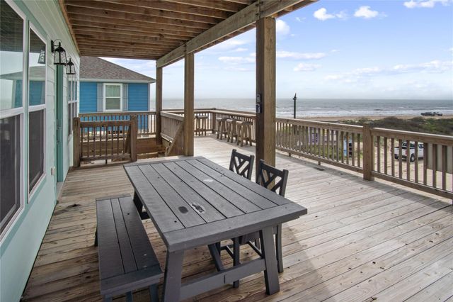 812 S Crystal Beach Road, Crystal Beach, TX 77650