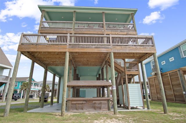 812 S Crystal Beach Road, Crystal Beach, TX 77650