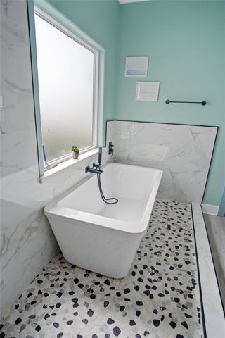 812 S Crystal Beach Road, Crystal Beach, TX 77650