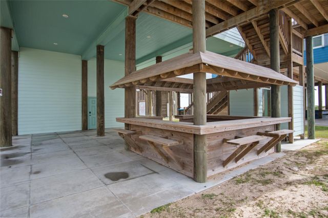 812 S Crystal Beach Road, Crystal Beach, TX 77650