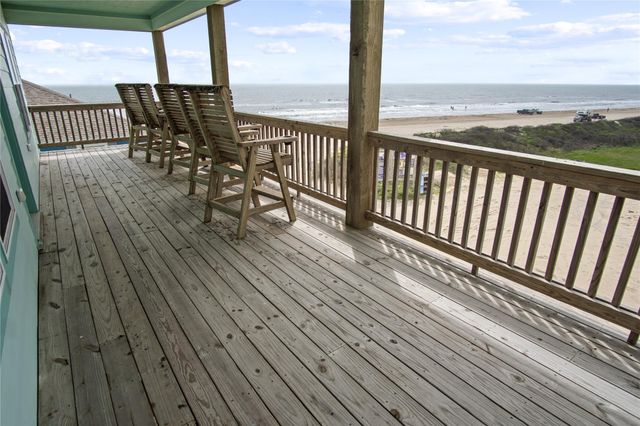 812 S Crystal Beach Road, Crystal Beach, TX 77650