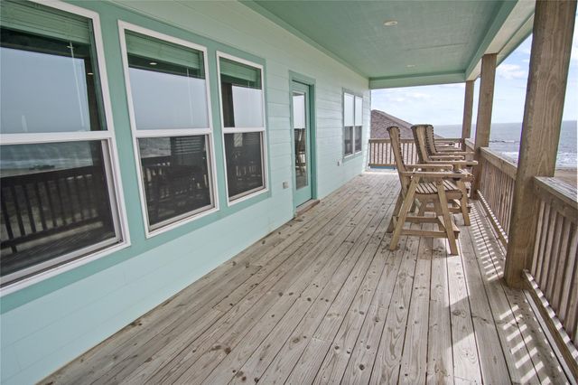 812 S Crystal Beach Road, Crystal Beach, TX 77650