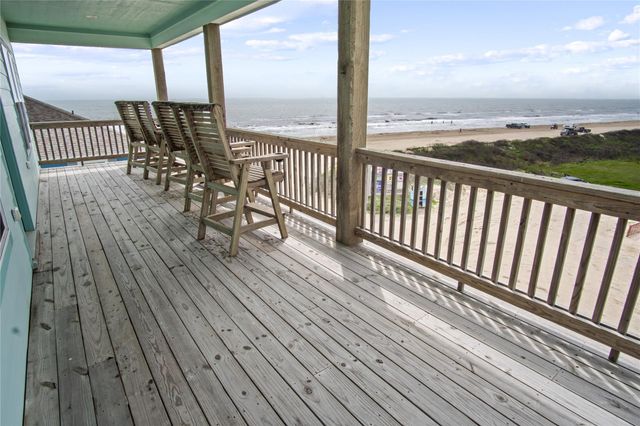 812 S Crystal Beach Road, Crystal Beach, TX 77650