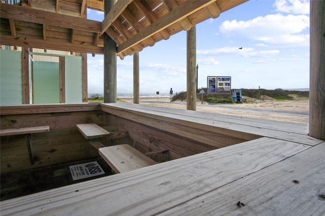 812 S Crystal Beach Road, Crystal Beach, TX 77650