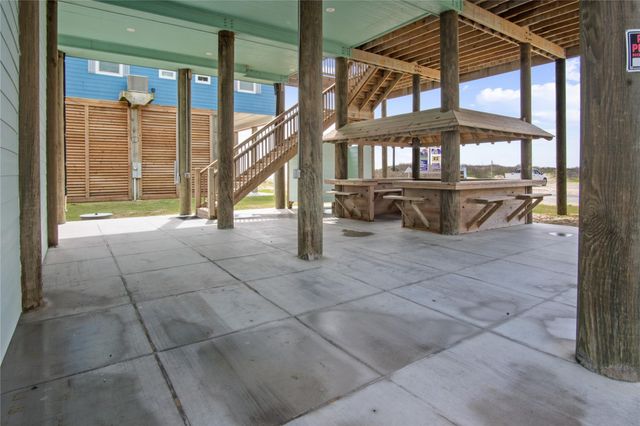 812 S Crystal Beach Road, Crystal Beach, TX 77650