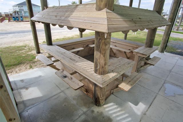 812 S Crystal Beach Road, Crystal Beach, TX 77650