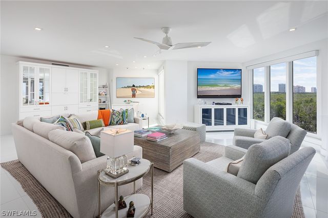 8111 Bay Colony DR 302, Naples, FL 34108