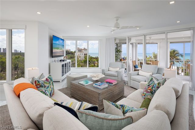 8111 Bay Colony DR 302, Naples, FL 34108