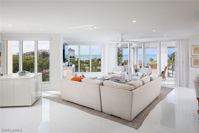 8111 Bay Colony DR 302, Naples, FL 34108