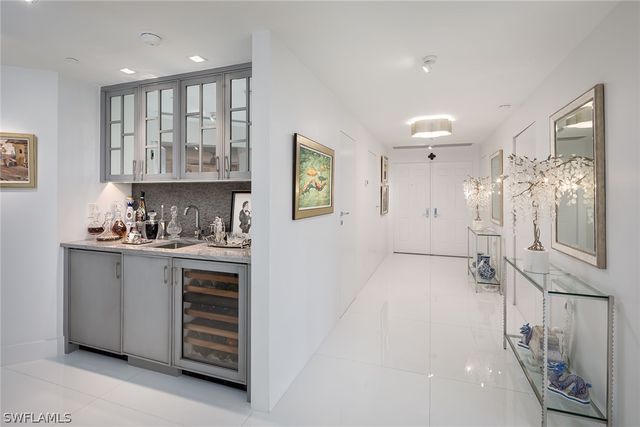 8111 Bay Colony DR 302, Naples, FL 34108