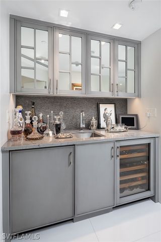 8111 Bay Colony DR 302, Naples, FL 34108