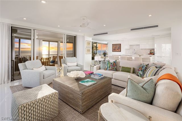 8111 Bay Colony DR 302, Naples, FL 34108