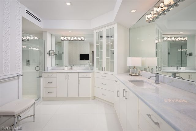 8111 Bay Colony DR 302, Naples, FL 34108