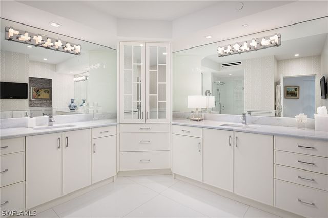 8111 Bay Colony DR 302, Naples, FL 34108