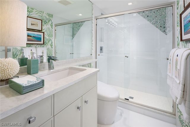 8111 Bay Colony DR 302, Naples, FL 34108