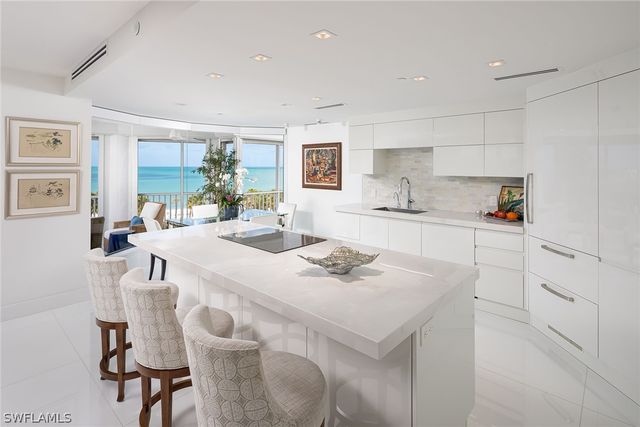 8111 Bay Colony DR 302, Naples, FL 34108