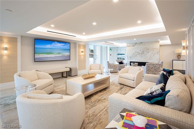 8111 Bay Colony DR 302, Naples, FL 34108