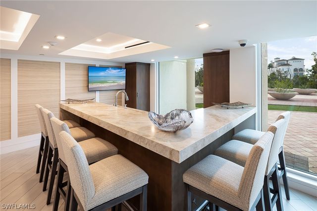 8111 Bay Colony DR 302, Naples, FL 34108